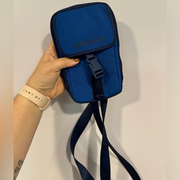 Blue lululemon zip top crossbody bag - Picture 1 of 4